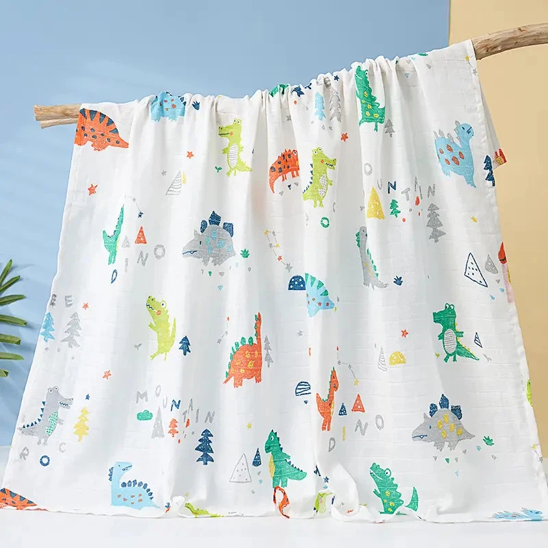 毛布を受け取った赤ちゃん100％綿